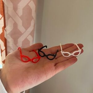 4 pack Ghoulia glasses Monster High with 1 Pink pair, 1 red, 1 black, 1 white.